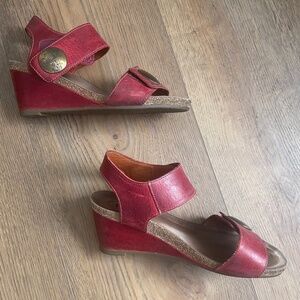 Taos Carousel 3 wedge sandals